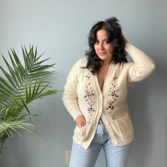 Vintage Lambswool Embroidered Cardigan NWOT - Picture 5 of 11